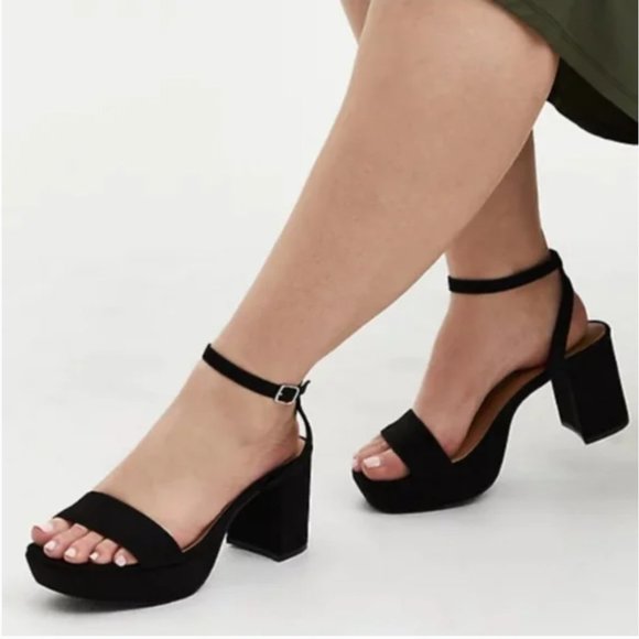 ISO*** Torrid Black Strap Block Heel size 9 - Picture 1 of 2